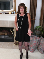 Mature housewive gets very wet