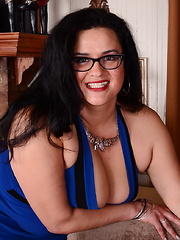Big breasted American housewife gets very naughty
